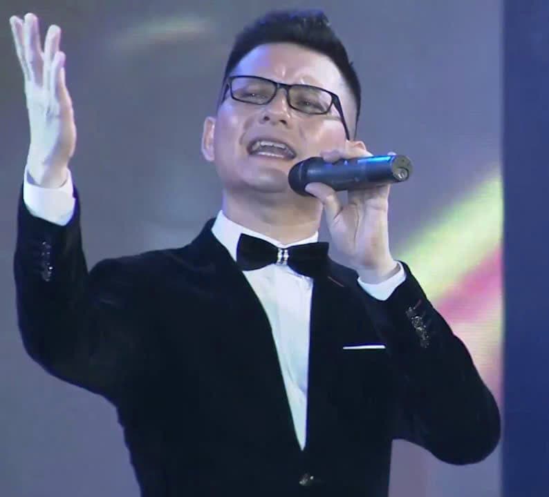 Ca Sĩ Khắc Hiếu